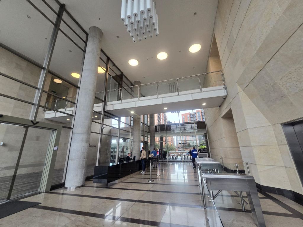 Oficina en arriendo Cundinamarca Bogotá Santa Rosa 780 m2 Habitaciones 0 Baños 12 Garajes 8 Precio $55000000