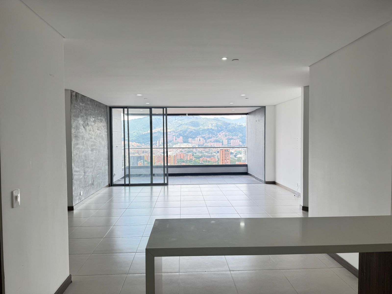 Apartamento en arriendo o venta Antioquia Envigado Zúñiga 157 m2 Habitaciones 3 Baños 4 Garajes 3 Precio venta $1320000000 Precio arriendo $8100000