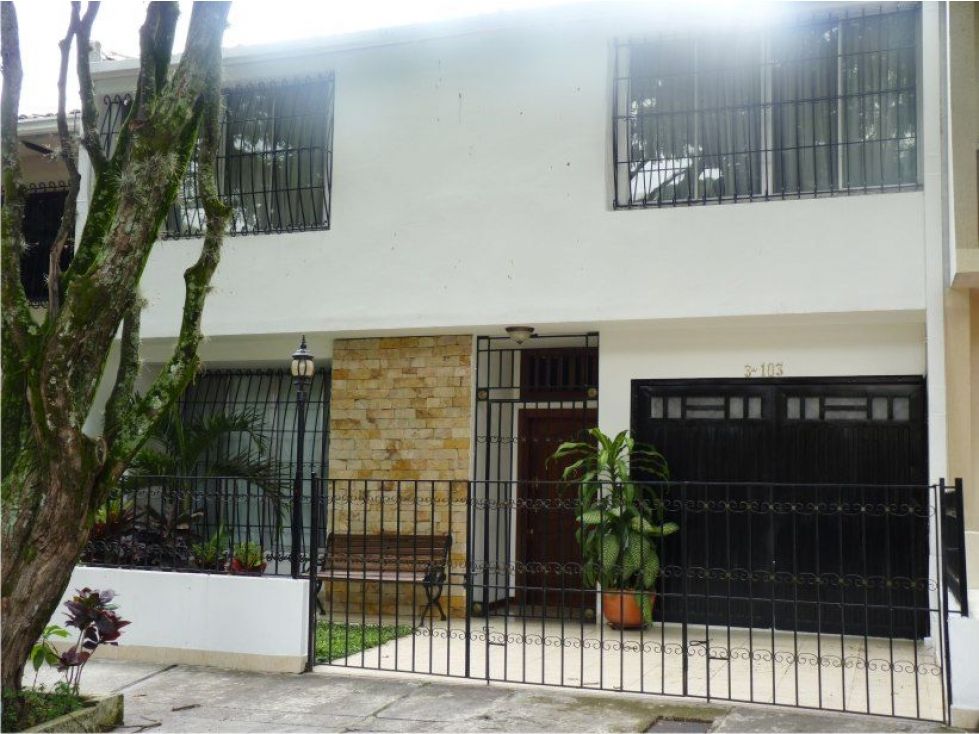Casa en venta Valle Del Cauca Cali Santa Rita 260 m2 Habitaciones 3 Baños 4 Garajes 1 Precio $789900000