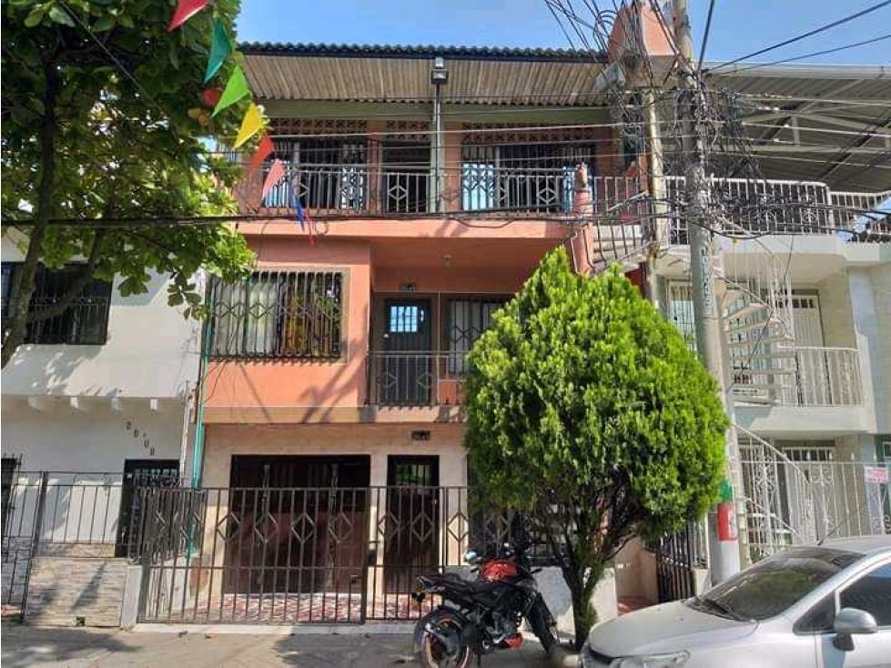 Casa en venta Valle Del Cauca Cali Lleras Restrepo 400 m2 Habitaciones 12 Baños 6 Garajes 0 Precio $399900000