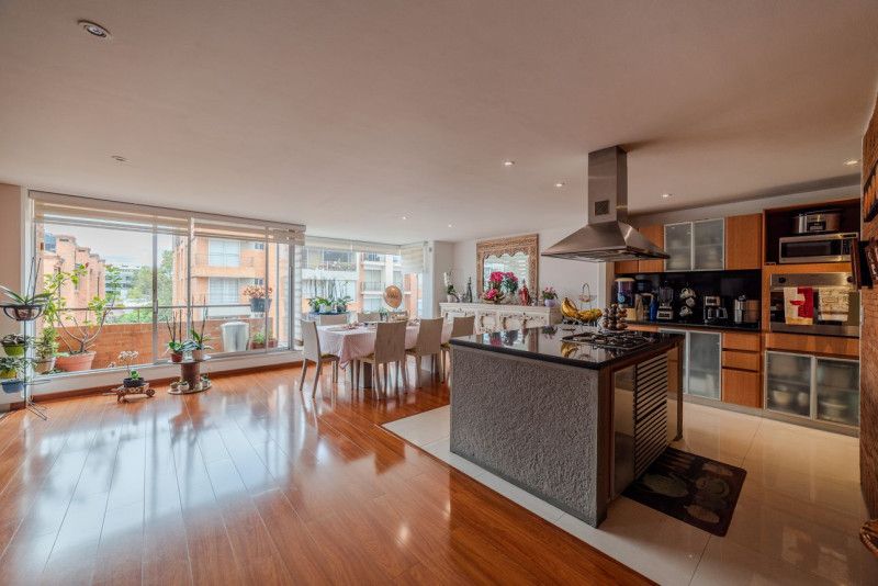 Apartamento en venta Cundinamarca Bogotá San Patricio 215 m2 Habitaciones 3 Baños 4 Garajes 3 Precio $1700000000
