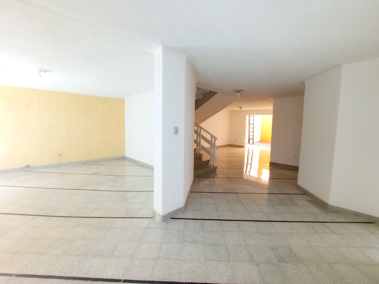 Local en arriendo Antioquia Medellín Rosales 300 m2 Habitaciones 0 Baños 4 Garajes 1 Precio $7500000