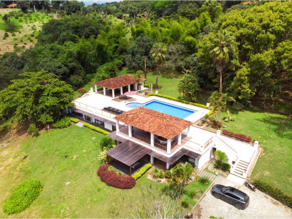 Finca en venta Antioquia La Pintada La Pintada 20614 m2 Habitaciones 5 Baños 6 Garajes 4 Precio $2000000000