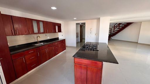 Apartamento en arriendo Antioquia Sabaneta Aves María 350 m2 Habitaciones 5 Baños 6 Garajes 2 Precio $7500000