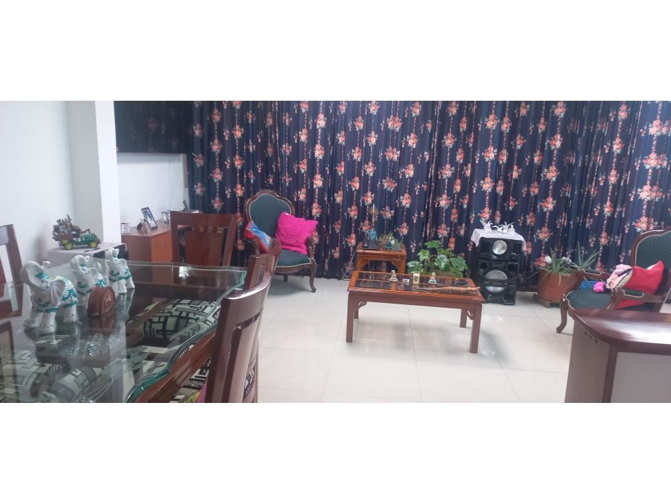 Casa en venta Cundinamarca Bogotá Lago De Suba 230 m2 Habitaciones 6 Baños 3 Garajes 2 Precio $690000000