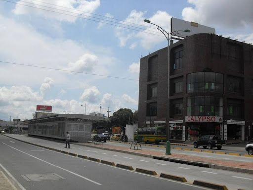 Bodega en arriendo Santander Bucaramanga Alarcon 2147 m2 Habitaciones 0 Baños 15 Garajes 0 Precio $38000000