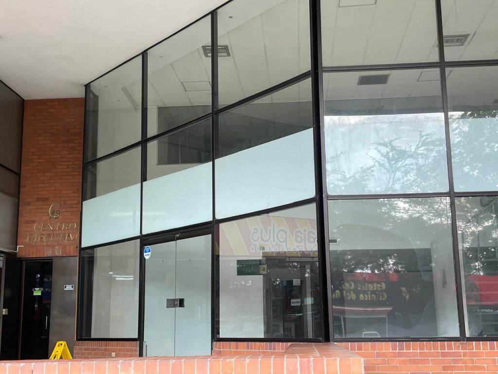 Local en arriendo Valle Del Cauca Cali Ciudad Capri 270 m2 Habitaciones 0 Baños 1 Garajes 0 Precio $14500000