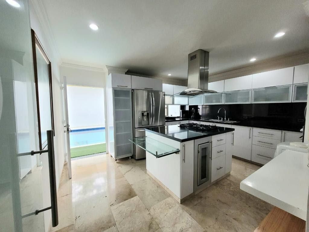 Casa en venta Valle Del Cauca Cali Urbanización Ciudad Jardín 2800 m2 Habitaciones 5 Baños 4 Garajes 2 Precio $1320000000