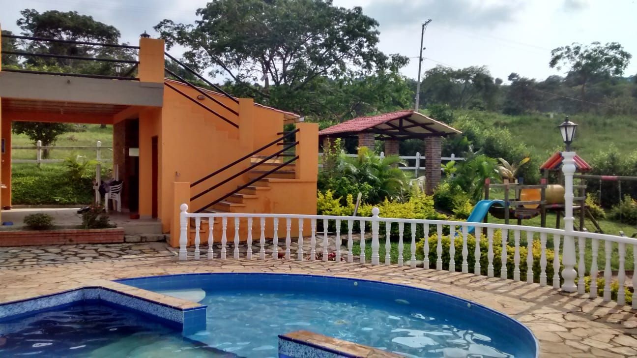 Finca en venta Cundinamarca La Mesa Ub Guarruz Et Ii 1300 m2 Habitaciones 5 Baños 4 Garajes 6 Precio $1100000000