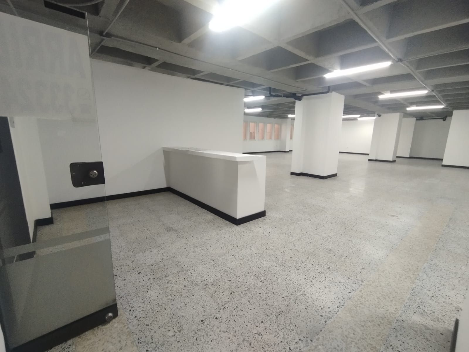 Oficina en arriendo Antioquia Medellín La Candelaria 323 m2 Habitaciones 0 Baños 2 Garajes 0 Precio $14414000