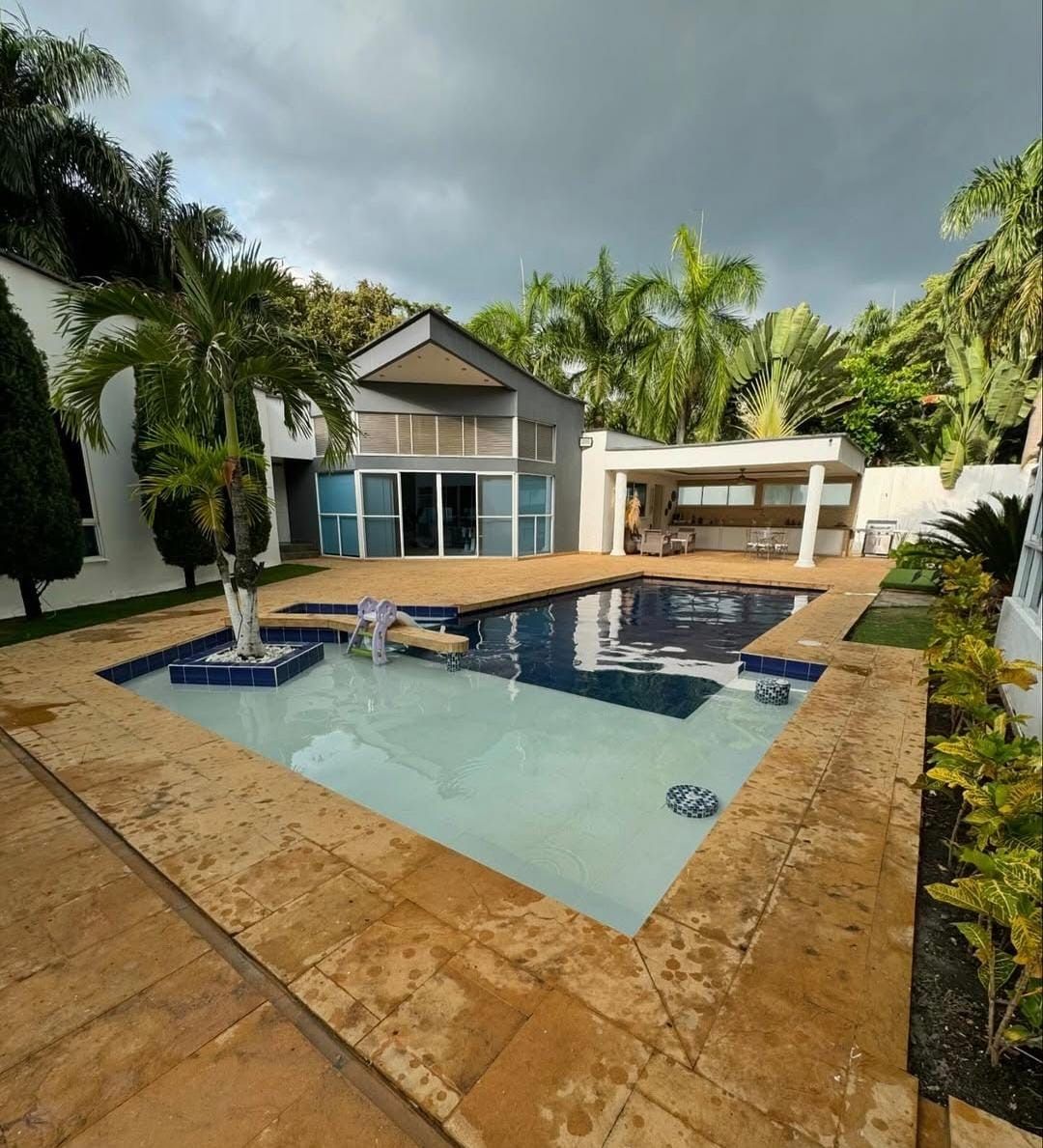 Casa en venta Valle Del Cauca Jamundí Cn Solares De La Morada Et I 450 m2 Habitaciones 4 Baños 5 Garajes 4 Precio $1350000000