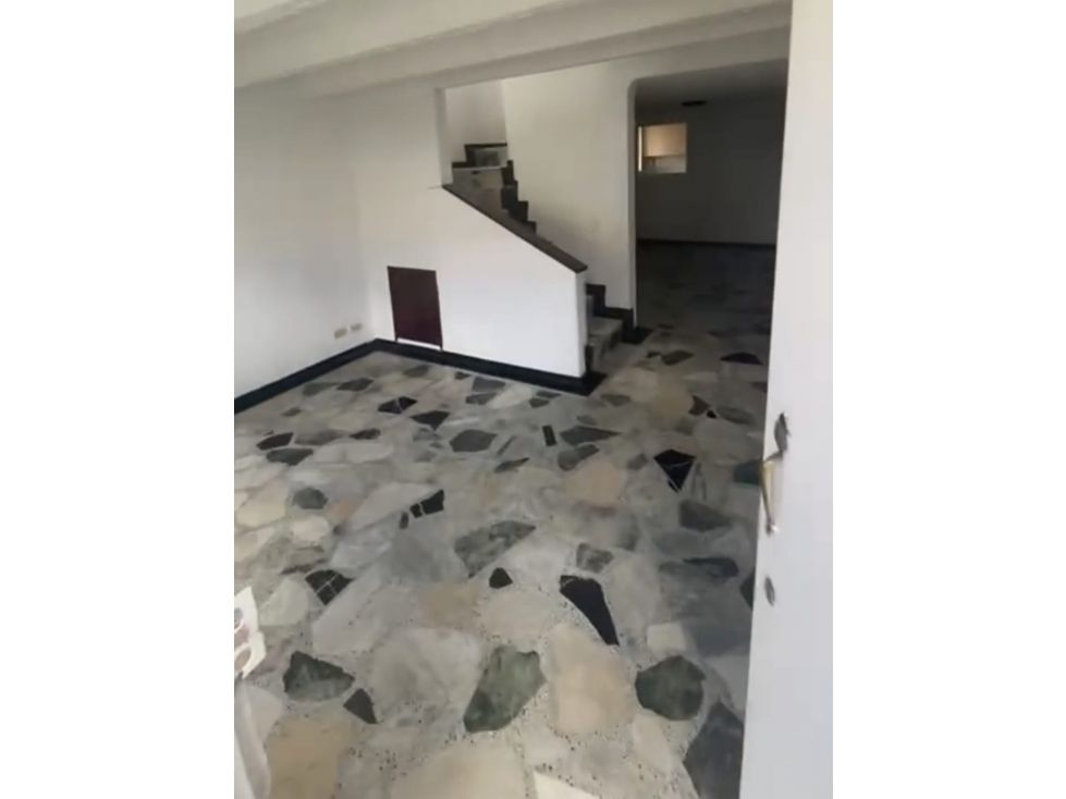 Casa en venta Cundinamarca Bogotá Ciudad Villamayor Antigua 130 m2 Habitaciones 3 Baños 3 Garajes 1 Precio $590000000