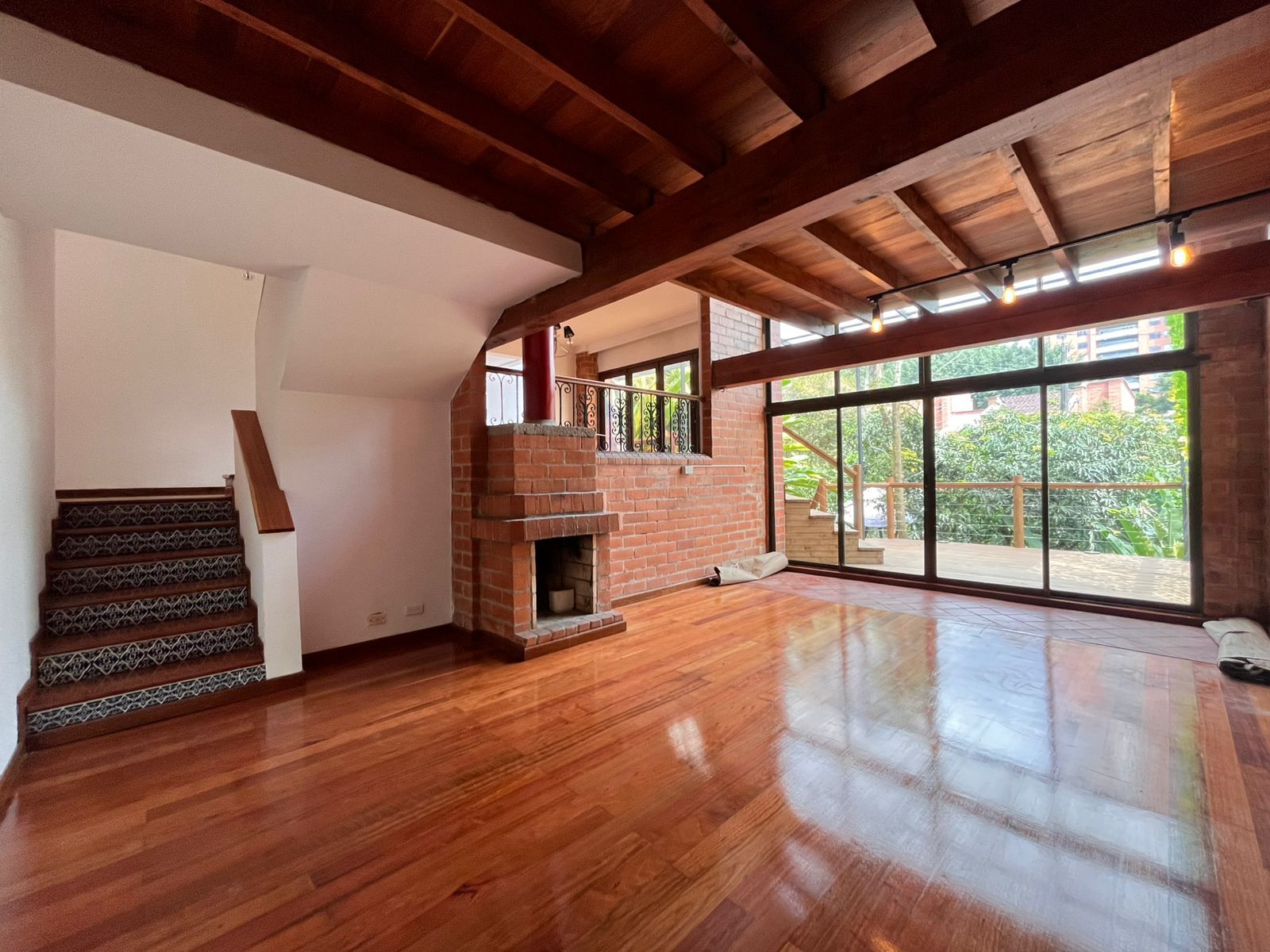 Casa en arriendo Antioquia Medellín La Colina 240 m2 Habitaciones 3 Baños 4 Garajes 4 Precio $7800000