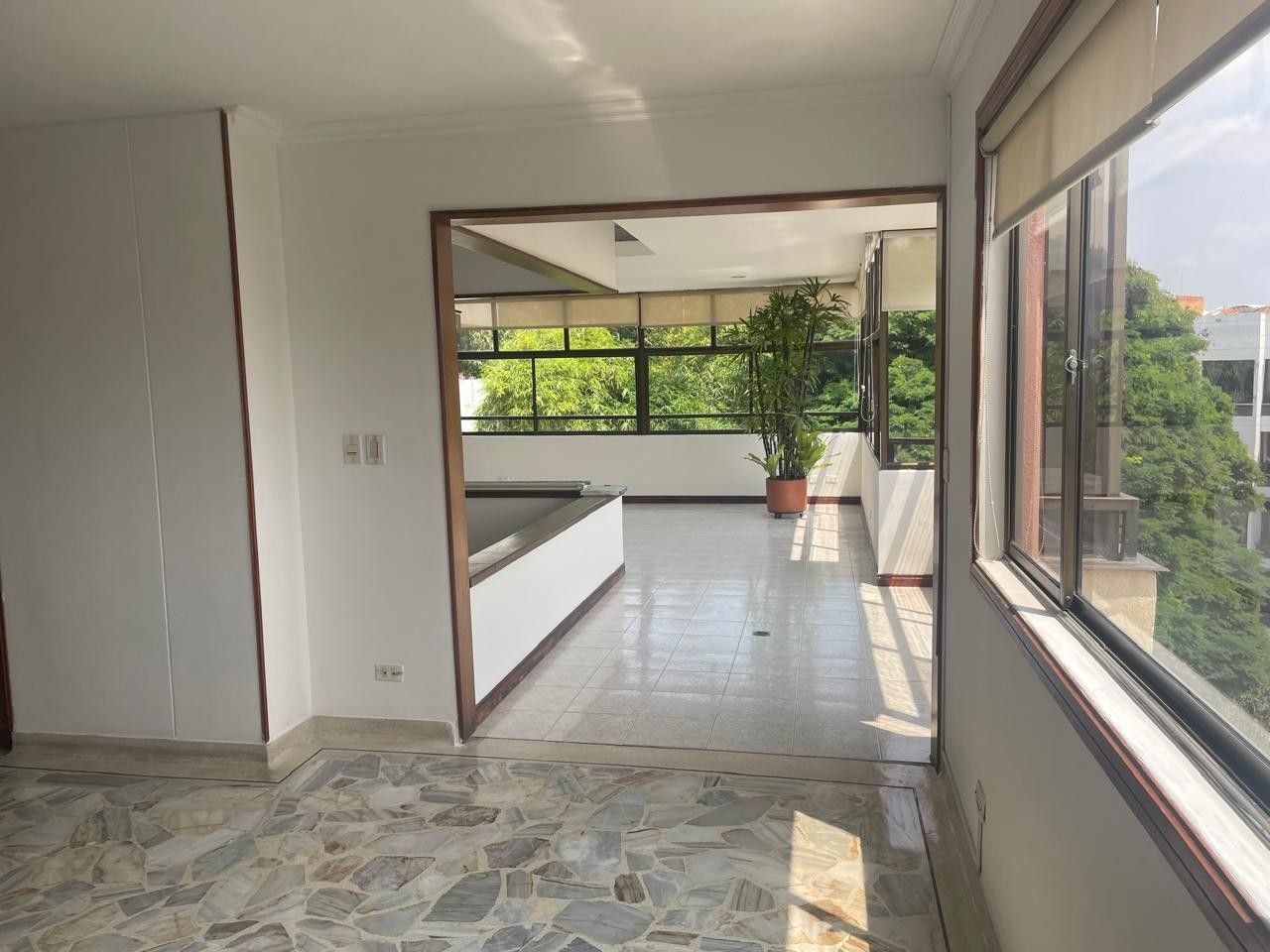 Apartamento en venta Valle Del Cauca Cali Tejares - Cristales 196 m2 Habitaciones 4 Baños 4 Garajes 2 Precio $750000000