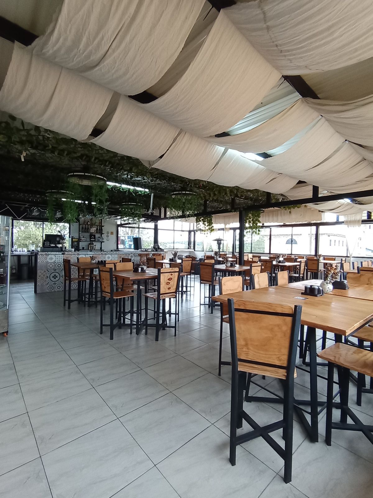 Local en venta Antioquia Guarne Guarne 320 m2 Habitaciones 0 Baños 4 Garajes 20 Precio $1900000000