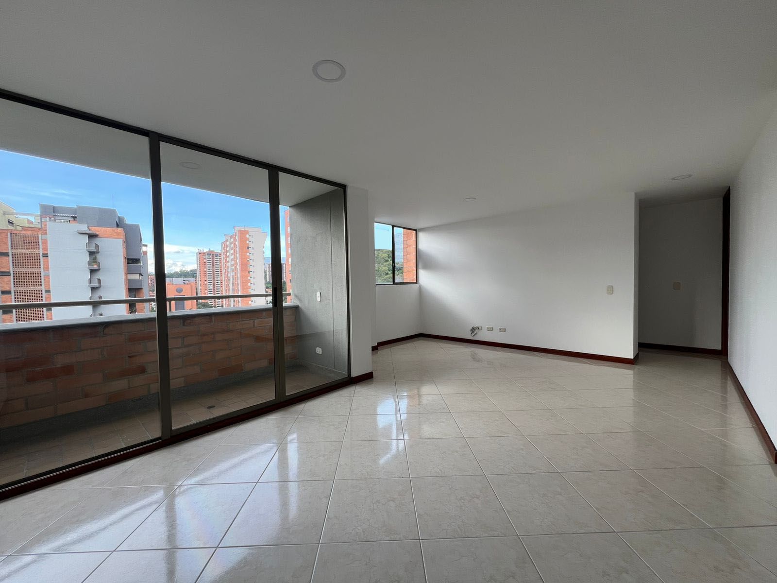 Apartamento en arriendo Antioquia Envigado La Orquídea 80 m2 Habitaciones 2 Baños 2 Garajes 1 Precio $3750000
