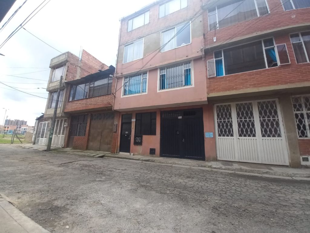 Casa en venta Cundinamarca Bogotá Modelia Occidental 225 m2 Habitaciones 7 Baños 3 Garajes 4 Precio $650000000