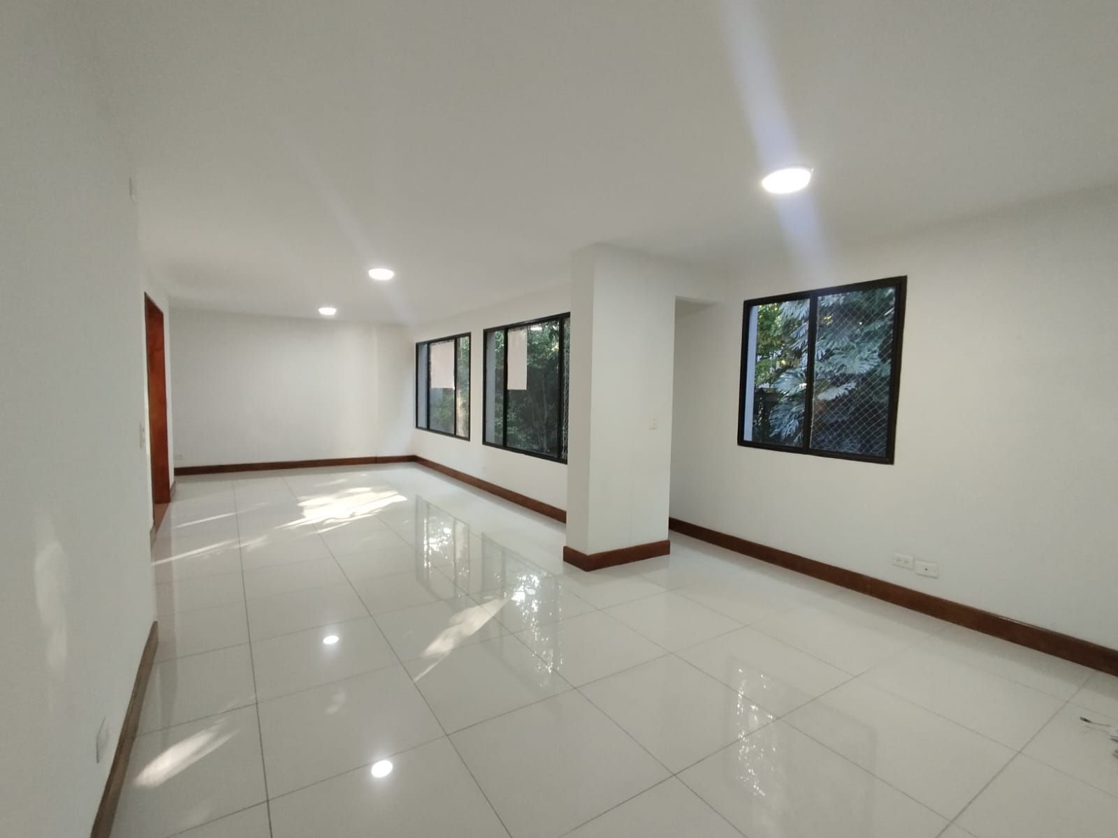 Apartamento en arriendo Antioquia Envigado Zúñiga 110 m2 Habitaciones 3 Baños 2 Garajes 1 Precio $3500000
