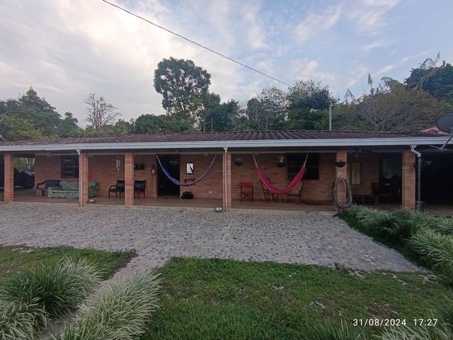 Finca en venta Antioquia Titiribí Titiribí 240 m2 Habitaciones 4 Baños 2 Garajes 6 Precio $1300000000