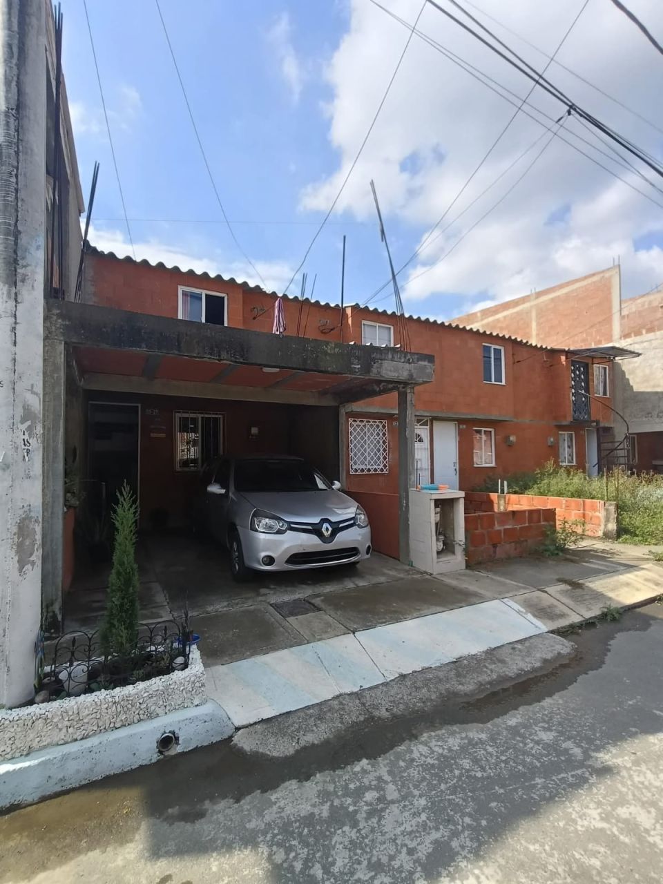 Casa en venta Valle Del Cauca Jamundí Cd Las Flores 95 m2 Habitaciones 2 Baños 3 Garajes 1 Precio $145000000