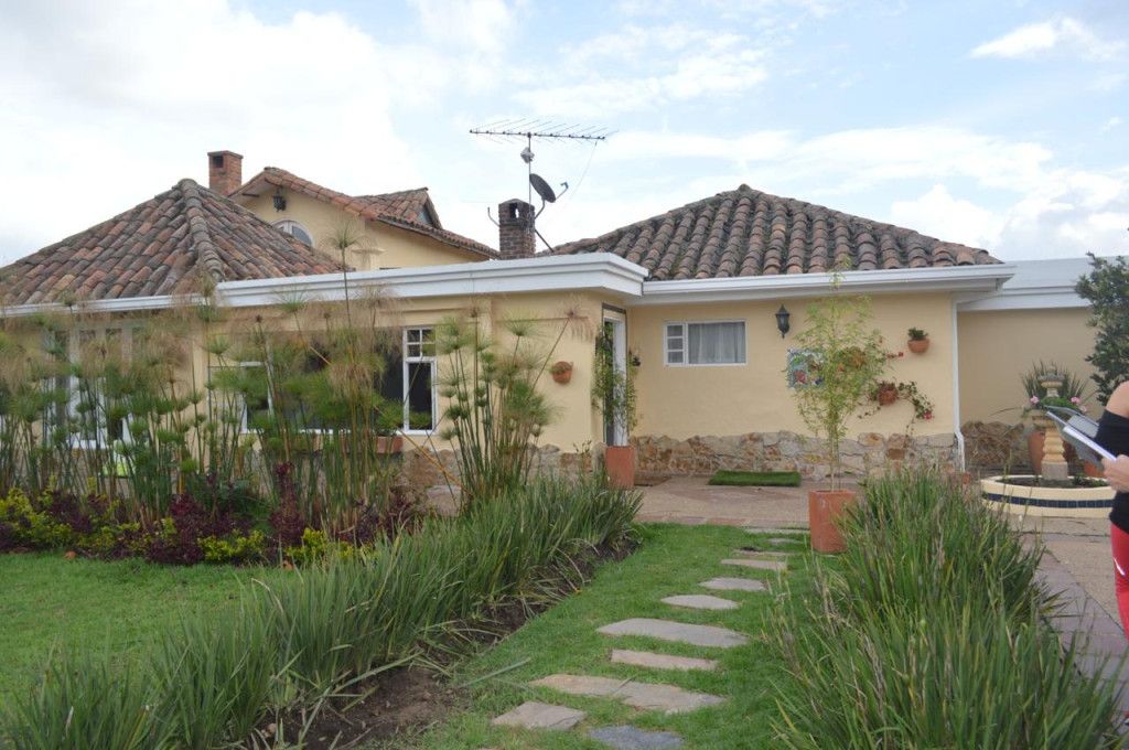 Casa Campestre en venta Cundinamarca Chía Ub Calatrava 380 m2 Habitaciones 3 Baños 4 Garajes 4 Precio $1100000000