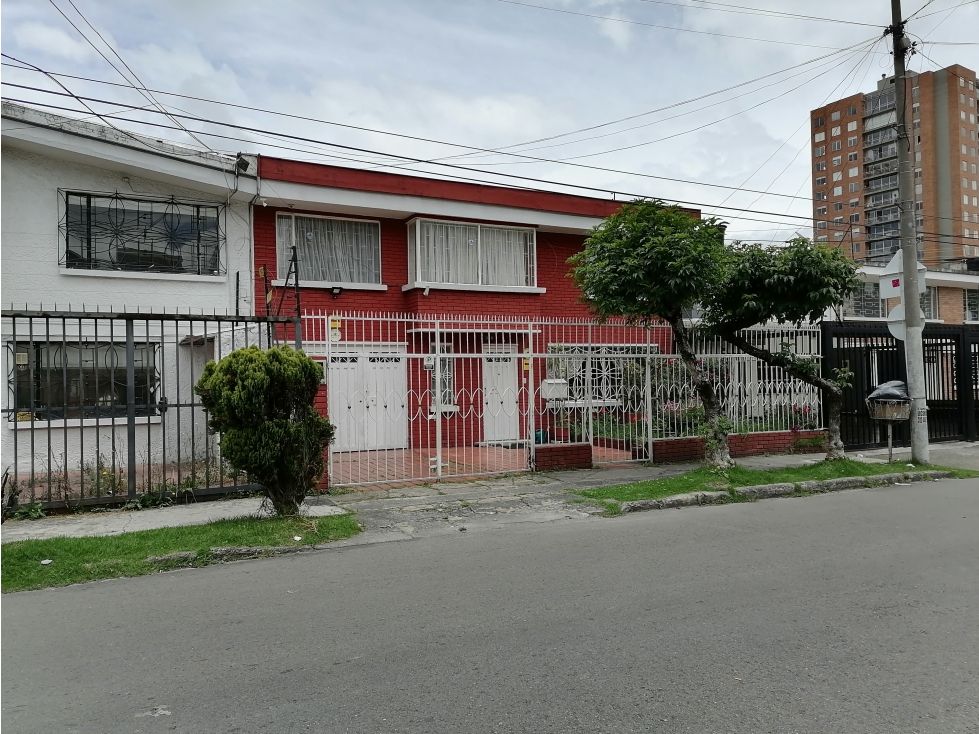 Casa en venta Cundinamarca Bogotá La Castellana 237 m2 Habitaciones 4 Baños 4 Garajes 1 Precio $1350000000