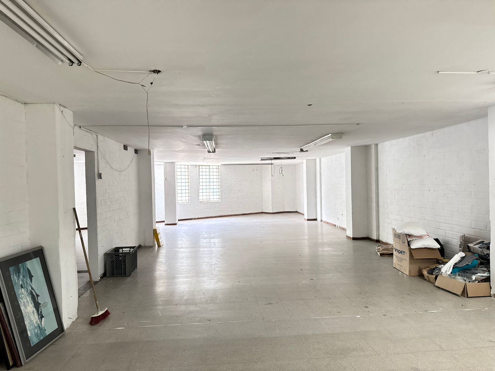 Bodega en arriendo o venta Antioquia Medellín Trinidad 1940 m2 Habitaciones 0 Baños 6 Garajes 6 Precio venta $6300000000 Precio arriendo $40000000