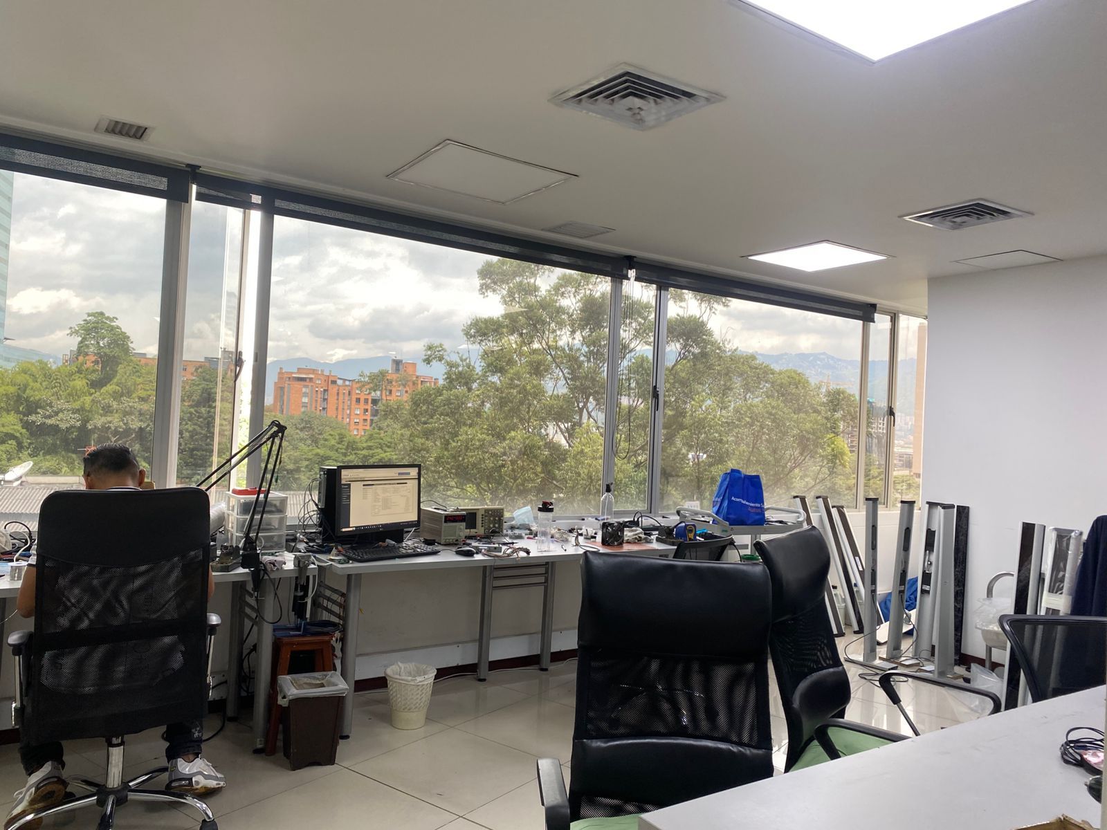 Oficina en arriendo o venta Antioquia Medellín Simesa 205 m2 Habitaciones 0 Baños 2 Garajes 3 Precio venta $2000000000 Precio arriendo $15400000