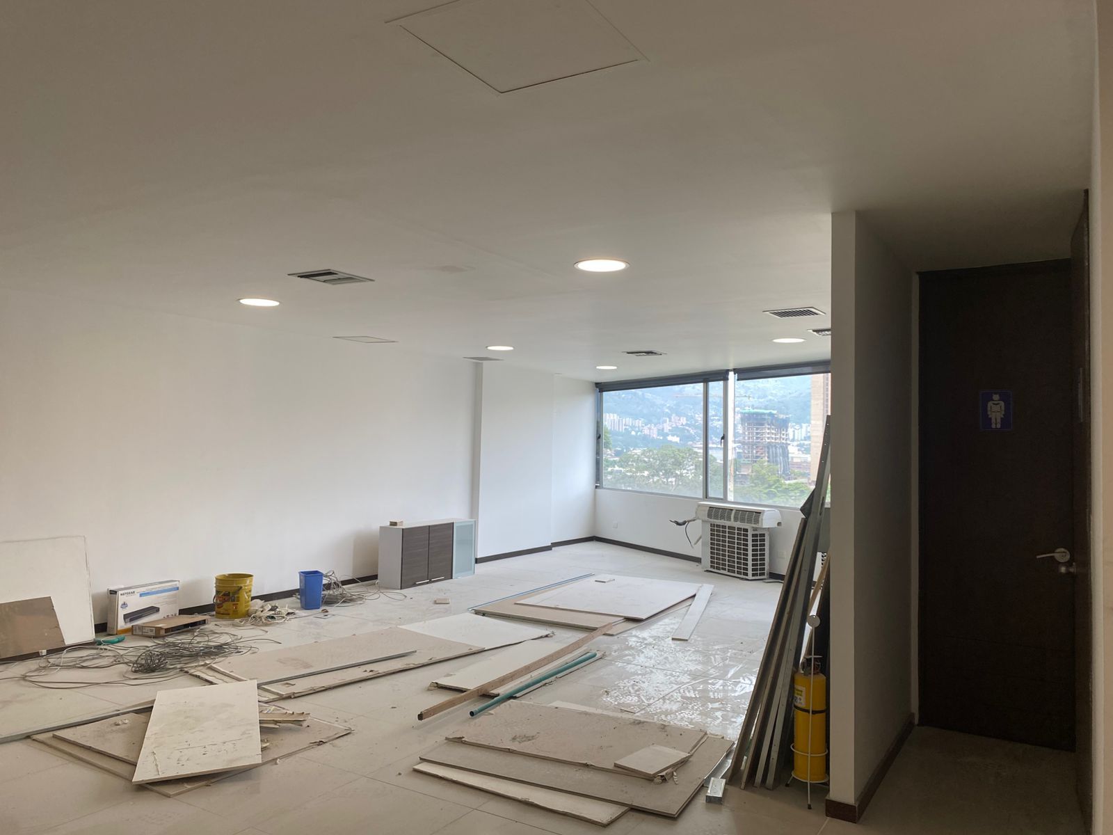 Oficina en arriendo o venta Antioquia Medellín Simesa 147 m2 Habitaciones 0 Baños 2 Garajes 3 Precio venta $1460000000 Precio arriendo $11800000