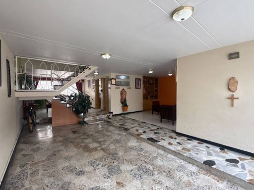 Casa en venta Cundinamarca Bogotá Ciudad Berna 220 m2 Habitaciones 4 Baños 3 Garajes 2 Precio $1100000000