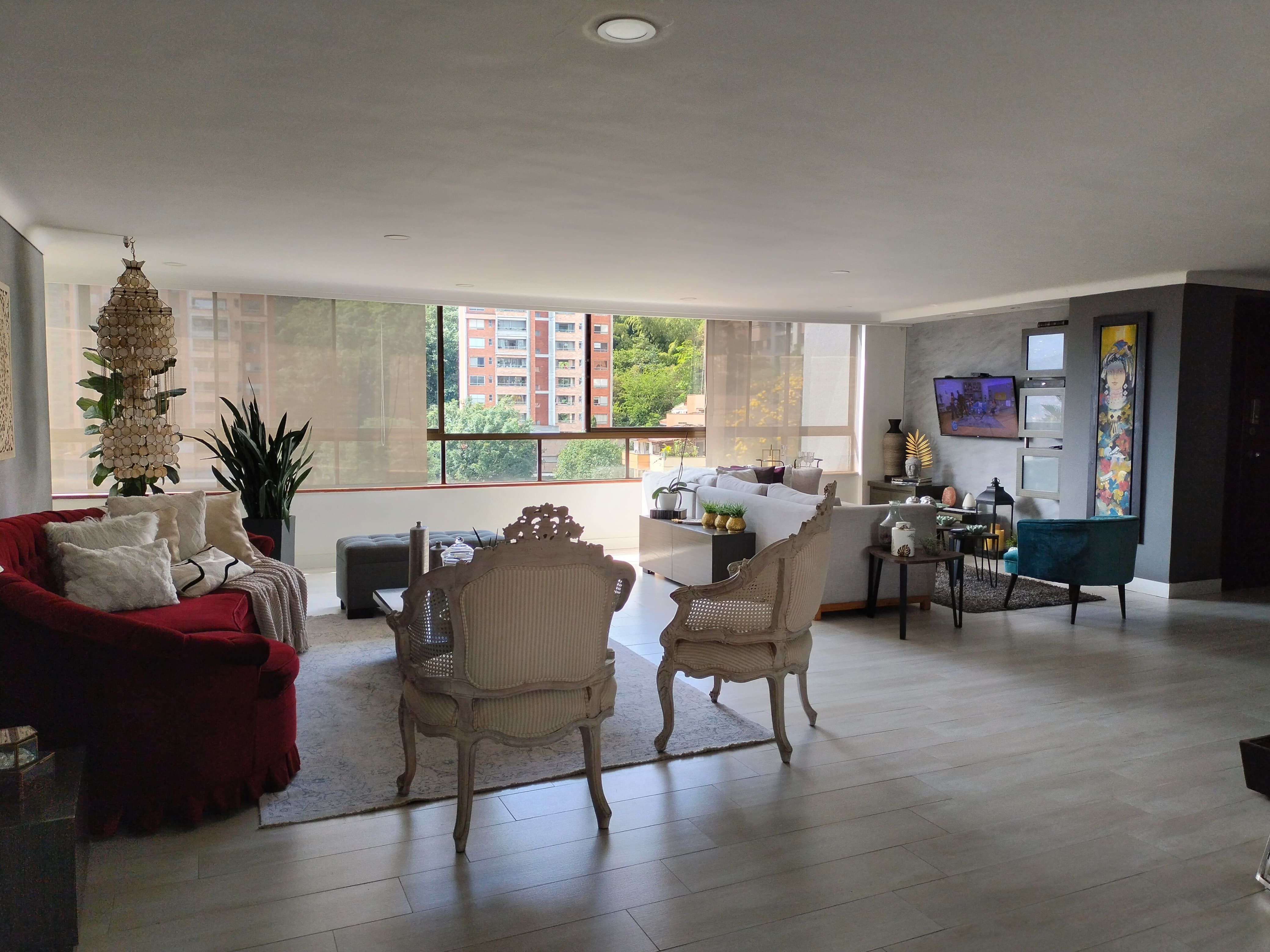 Apartamento en arriendo o venta Antioquia Medellín Castropol 214 m2 Habitaciones 3 Baños 4 Garajes 2 Precio venta $1320000000 Precio arriendo $10200000