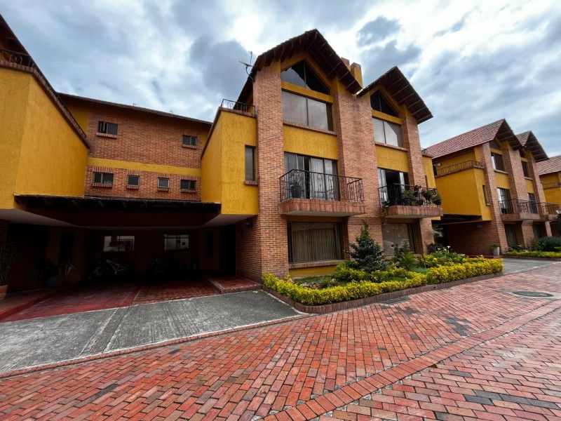 Casa en venta Cundinamarca Chía Ub Maderos 300 m2 Habitaciones 6 Baños 5 Garajes 2 Precio $850000000
