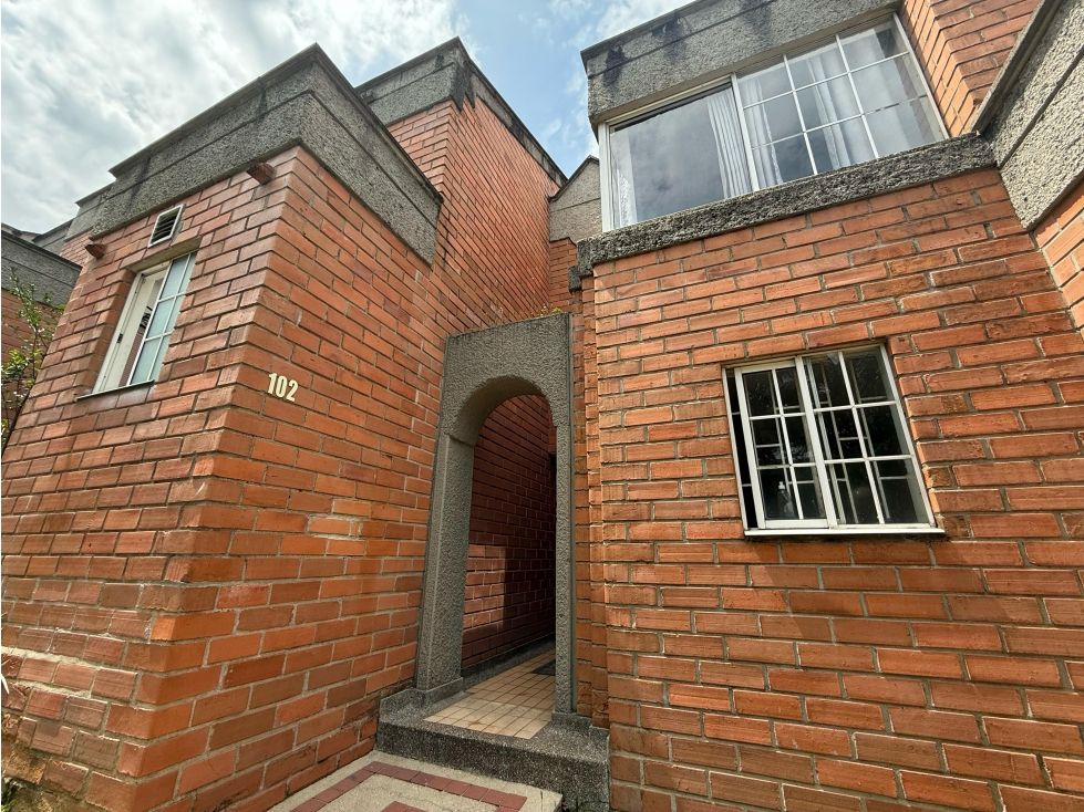 Casa en venta Antioquia Medellín Castropol 203 m2 Habitaciones 3 Baños 4 Garajes 2 Precio $950000000