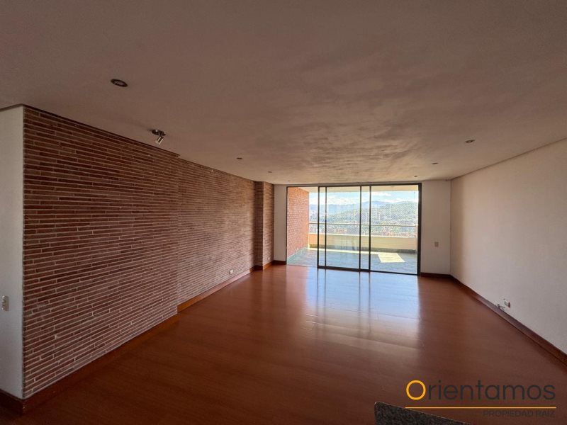 Apartamento en arriendo Antioquia Medellín Cristo Rey 230 m2 Habitaciones 3 Baños 4 Garajes 0 Precio $9000000