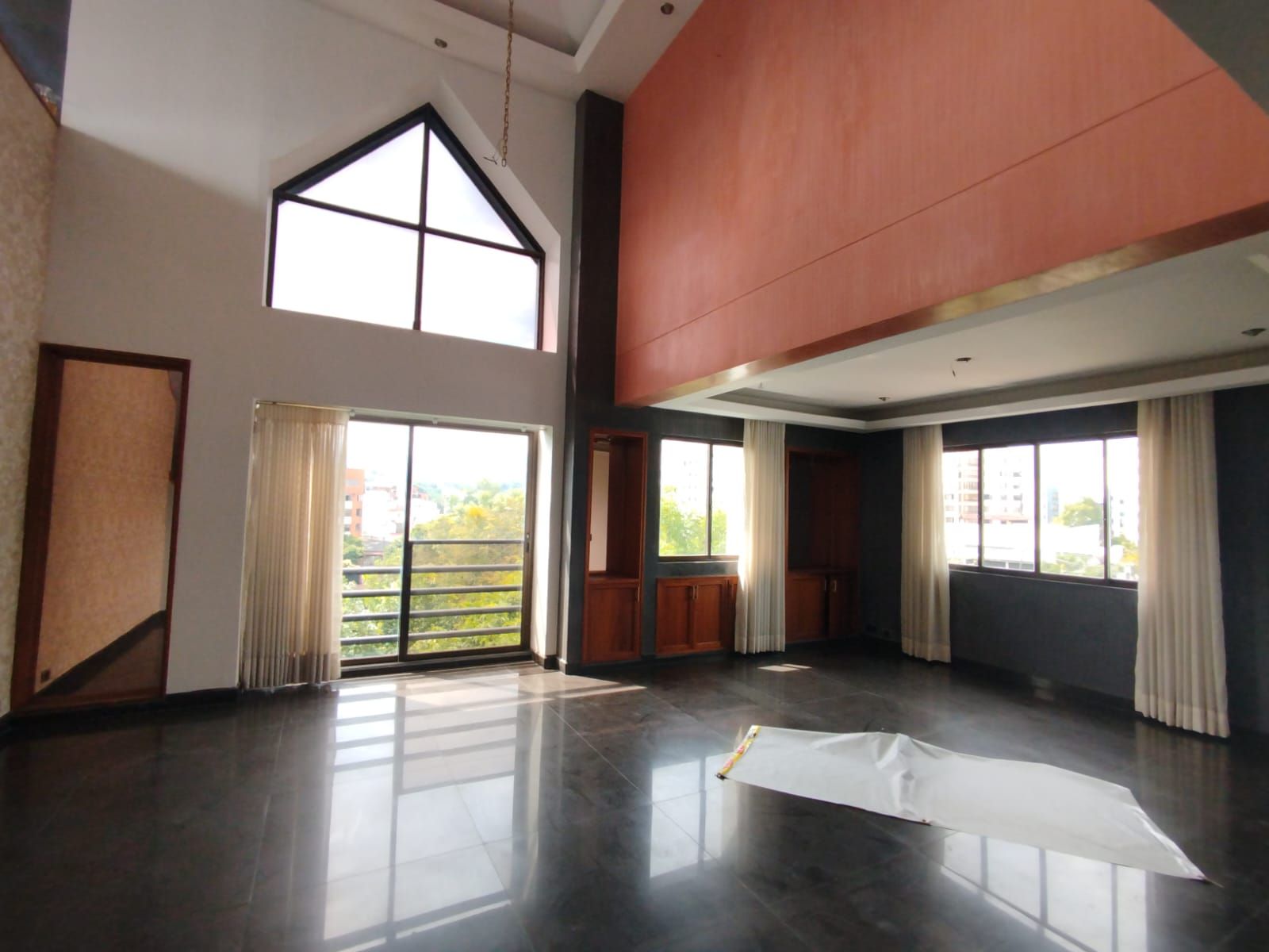 Apartamento en arriendo o venta Risaralda Pereira Los Alamos 190 m2 Habitaciones 3 Baños 3 Garajes 2 Precio venta $1200000000 Precio arriendo $4200000