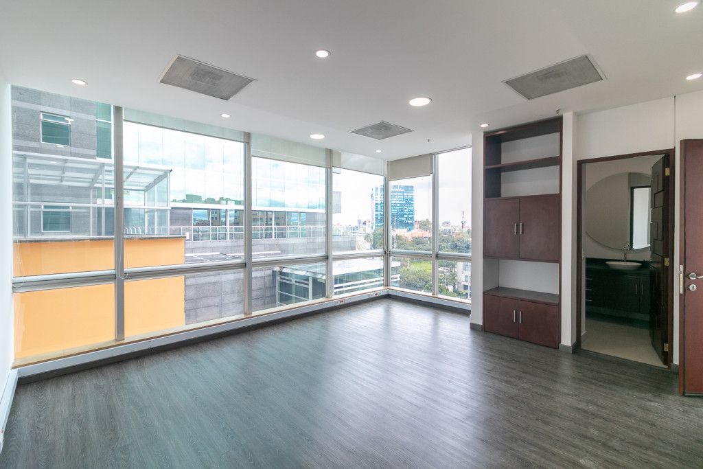 Oficina en arriendo Cundinamarca Bogotá Santa Ana Occidental 143 m2 Habitaciones 0 Baños 1 Garajes 2 Precio $15910979