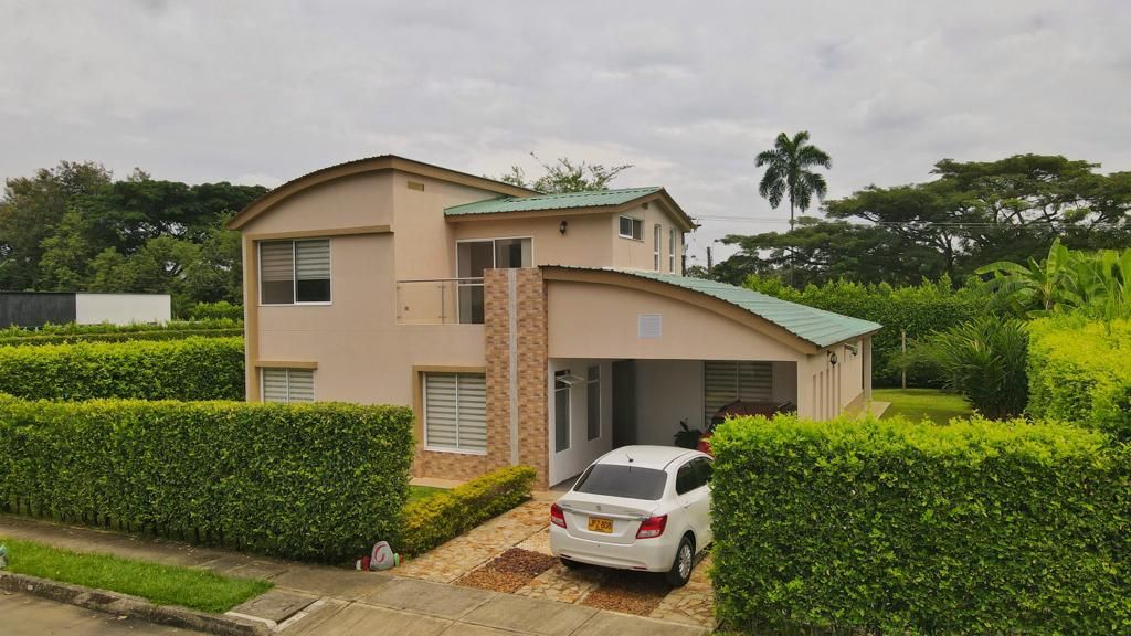 Casa en venta Valle Del Cauca Jamundí Cn Valle Verde 300 m2 Habitaciones 4 Baños 4 Garajes 2 Precio $1120000000