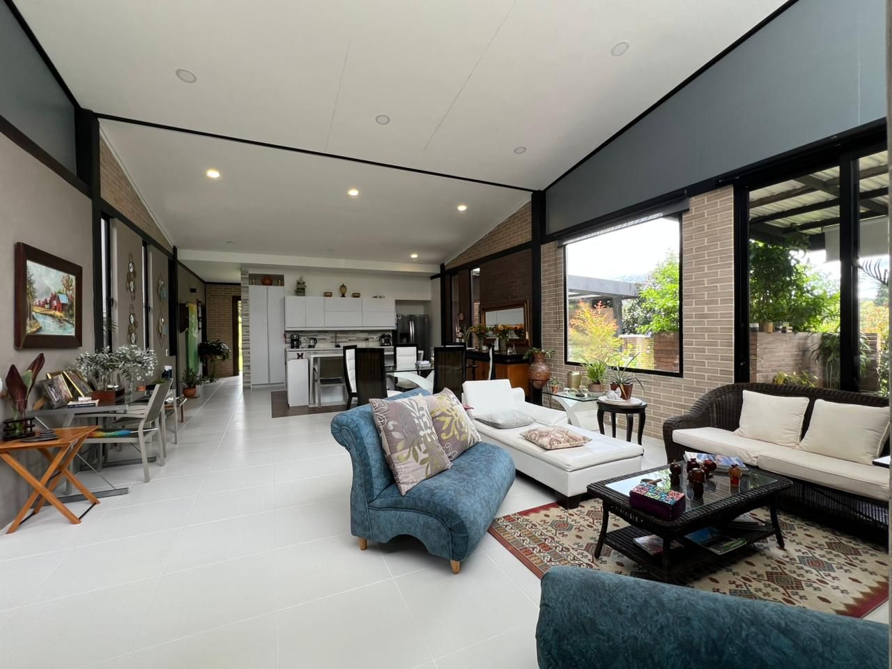 Casa en arriendo o venta Antioquia La Ceja Ub Paz Del Tambo 2528 m2 Habitaciones 2 Baños 3 Garajes 2 Precio venta $1950000000 Precio arriendo $10500000