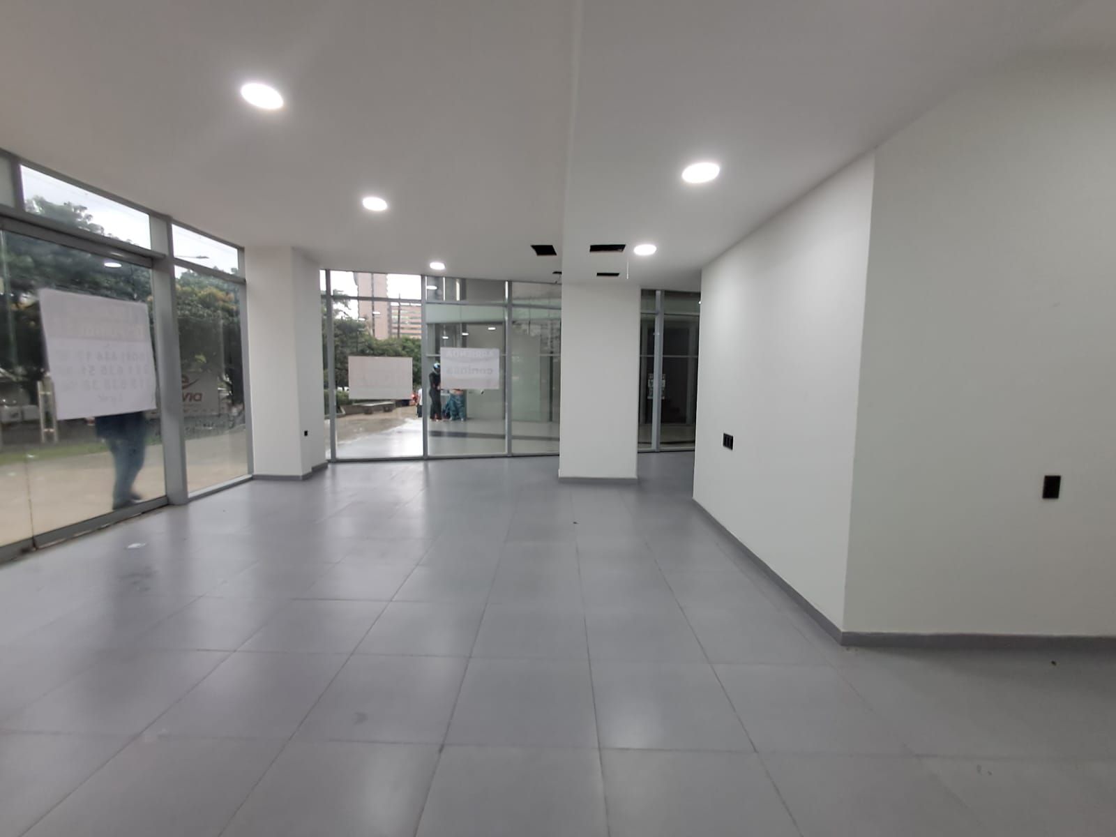 Local en arriendo Antioquia Envigado Primavera 161 m2 Habitaciones 0 Baños 3 Garajes 2 Precio $13674984