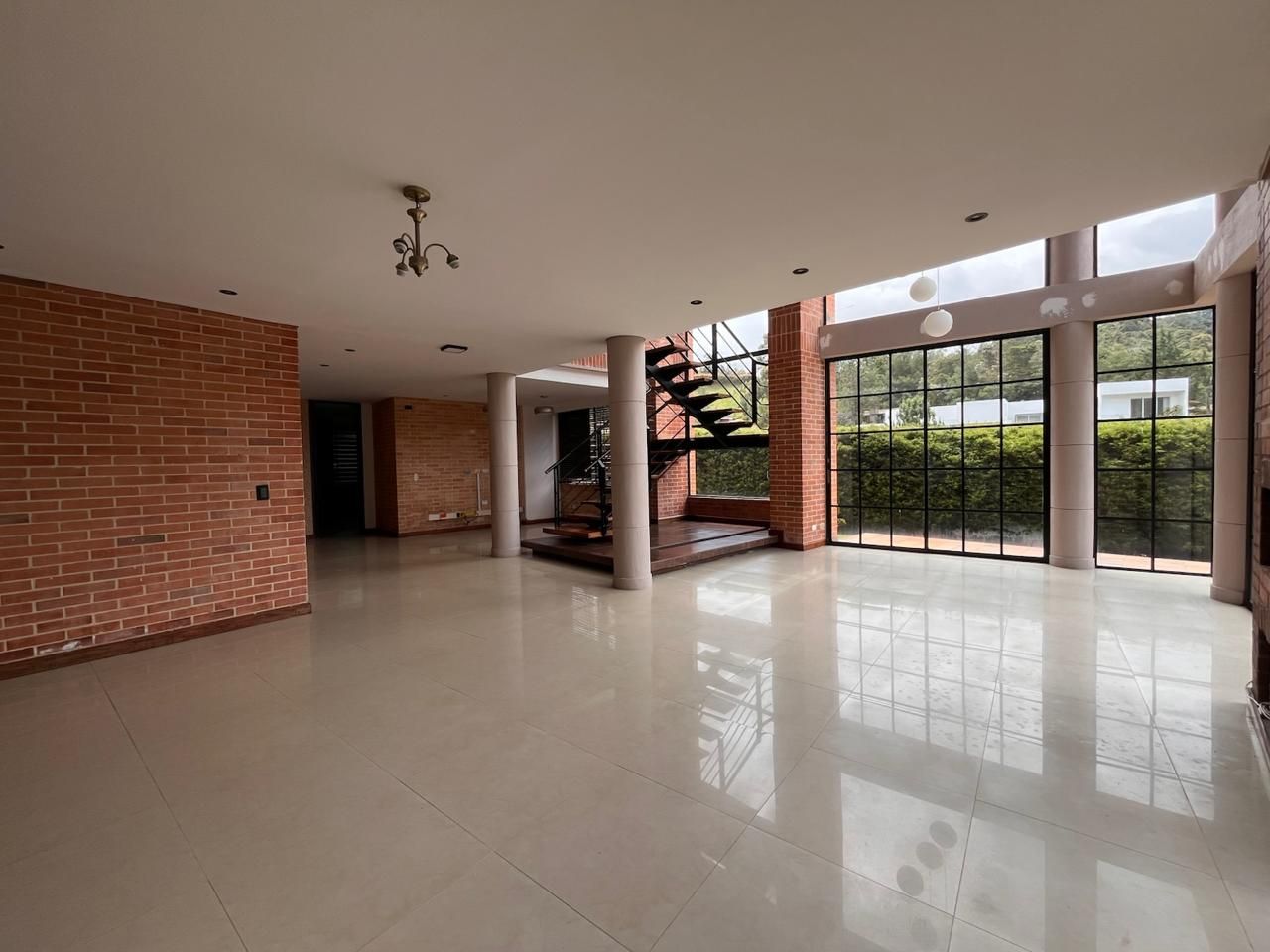 Casa en venta Antioquia Envigado Loma Benedictinos 1076 m2 Habitaciones 4 Baños 6 Garajes 4 Precio $3000000000