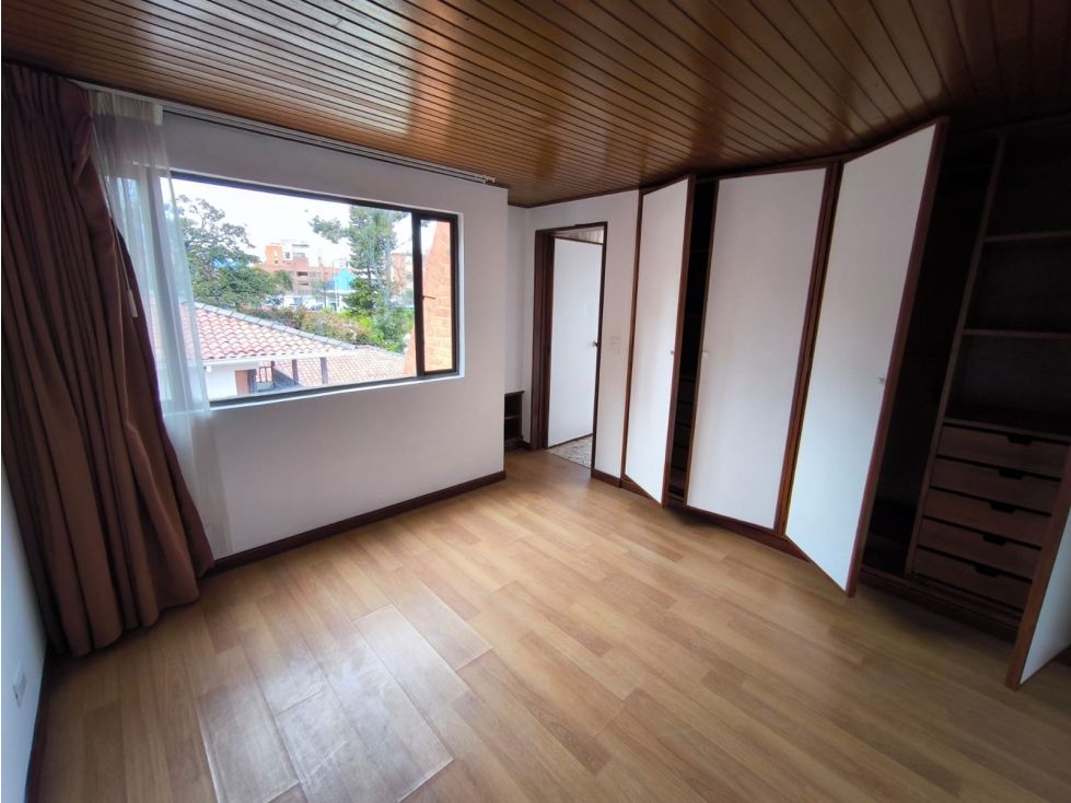 Casa en venta Cundinamarca Bogotá Ub Santa Coloma 151 m2 Habitaciones 4 Baños 4 Garajes 2 Precio $890000000