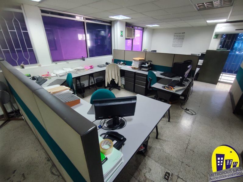 Oficina en arriendo Antioquia Medellín Popular 100 m2 Habitaciones 0 Baños 2 Garajes 0 Precio $10000000