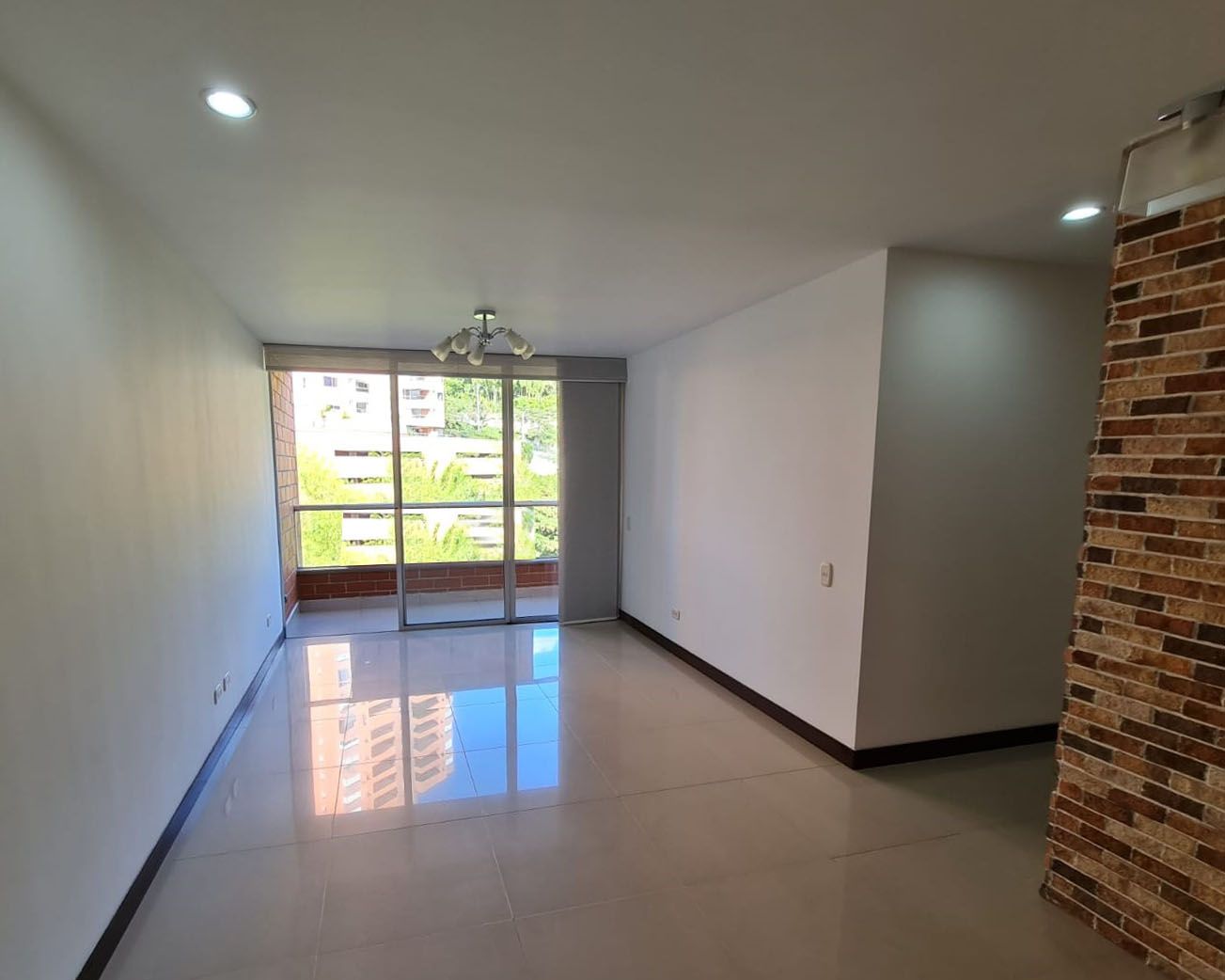 Apartamento en arriendo Antioquia Envigado La Inmaculada 90 m2 Habitaciones 3 Baños 2 Garajes 2 Precio $4550000