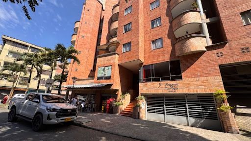 Apartamento en arriendo Antioquia Sabaneta Calle Larga 140 m2 Habitaciones 4 Baños 3 Garajes 1 Precio $2700000