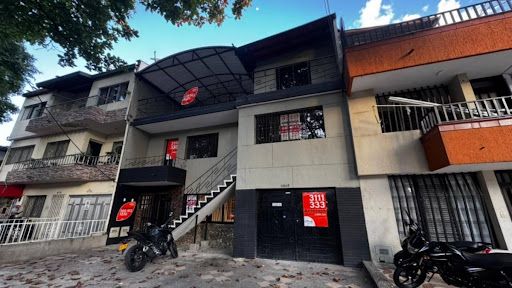 Casa en venta Antioquia Medellín El Velodromo 400 m2 Habitaciones 8 Baños 5 Garajes 3 Precio $1300000000