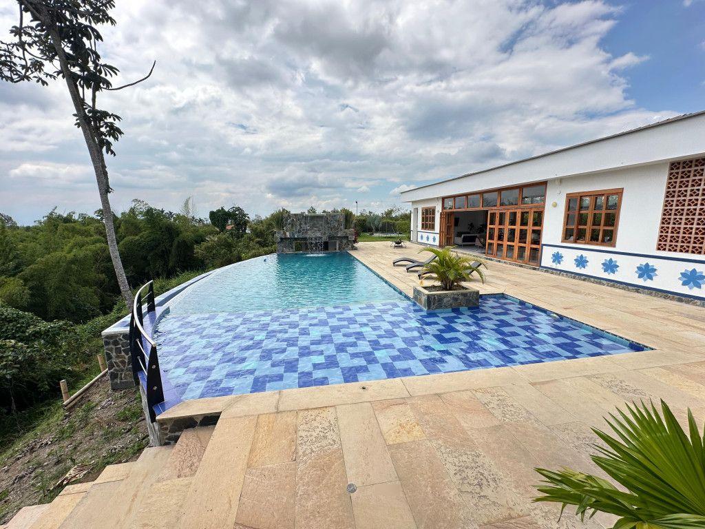 Casa Campestre en venta Quindío Montenegro Montenegro 3200 m2 Habitaciones 5 Baños 3 Garajes 3 Precio $4200000000