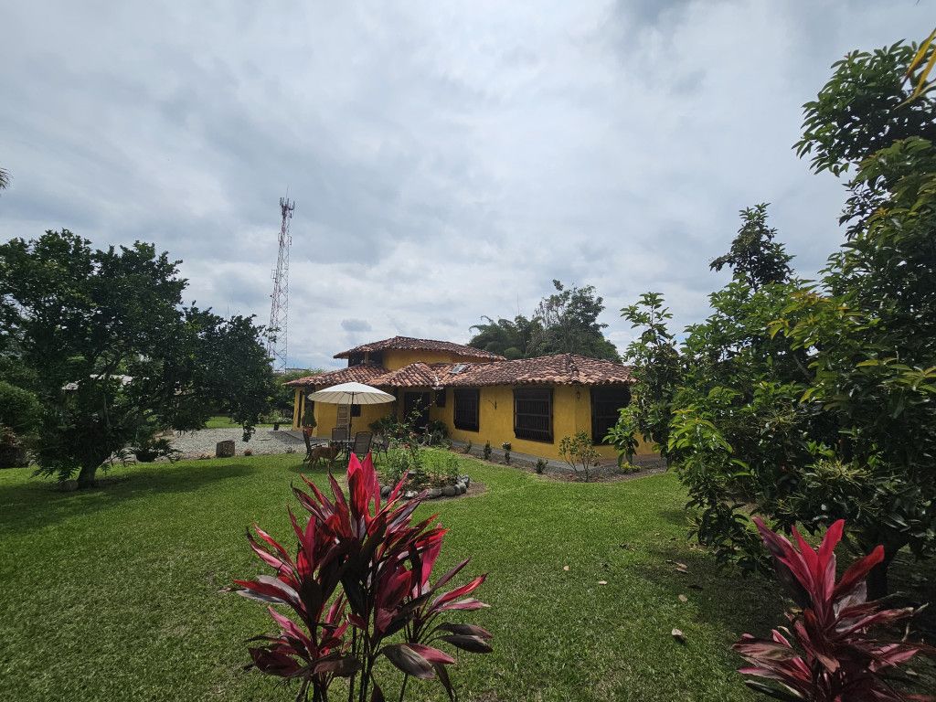 Finca en arriendo Quindío La Tebaida La Tebaida 550 m2 Habitaciones 6 Baños 4 Garajes 2 Precio $7500000