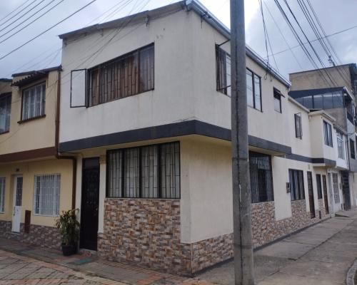 Casa en venta Cundinamarca Bogotá La Española 138 m2 Habitaciones 5 Baños 4 Garajes 0 Precio $590000000