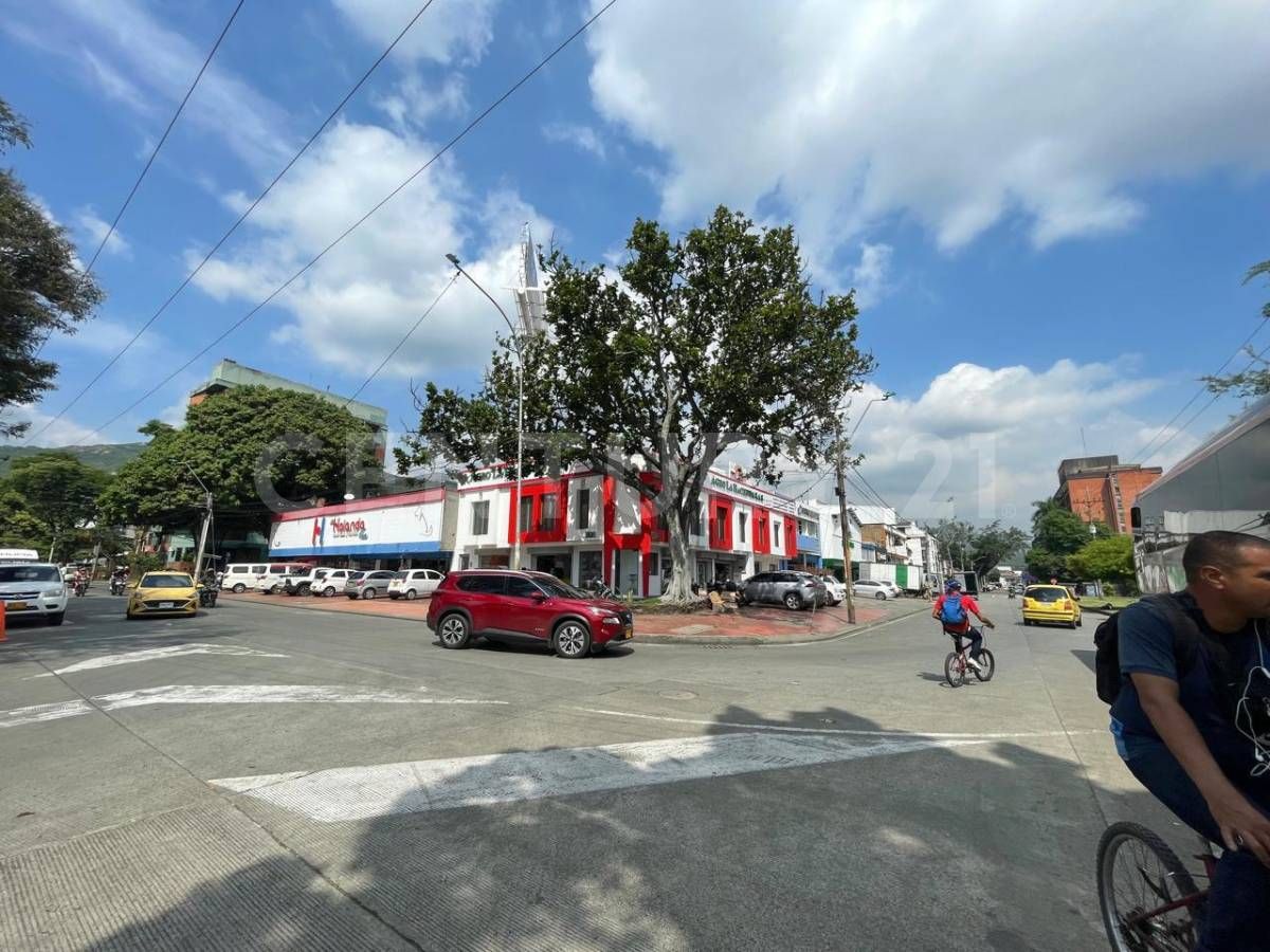 Oficina en arriendo Valle Del Cauca Cali San Vicente 150 m2 Habitaciones 0 Baños 0 Garajes 1 Precio $2500000