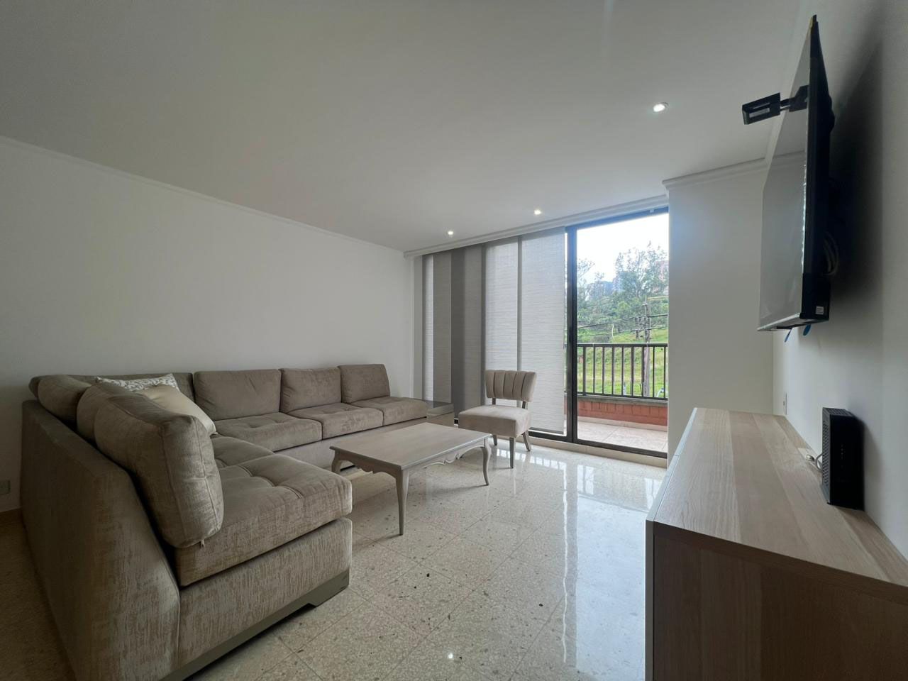 Apartamento en arriendo Antioquia Medellín El Salvador 130 m2 Habitaciones 3 Baños 2 Garajes 1 Precio $5350000